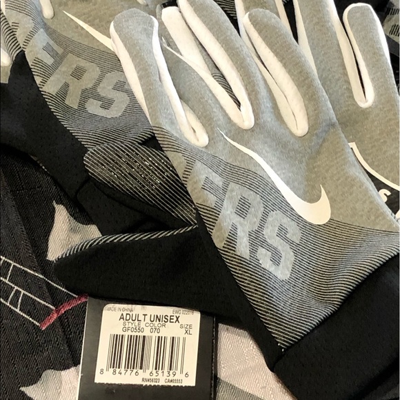 NWT 2015 OAKLAND RAIDERS LAS VEGAS STADIUM GLOVES - Picture 6 of 8